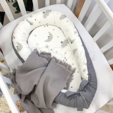 Кокон-позиціонер Baby Design Хмарки з місяцем сірий, Маленька Соня